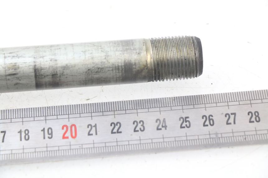 photo de FRONT WHEEL AXLE SUZUKI GSF N BANDIT 1200 (1996 - 1999) - Component detail