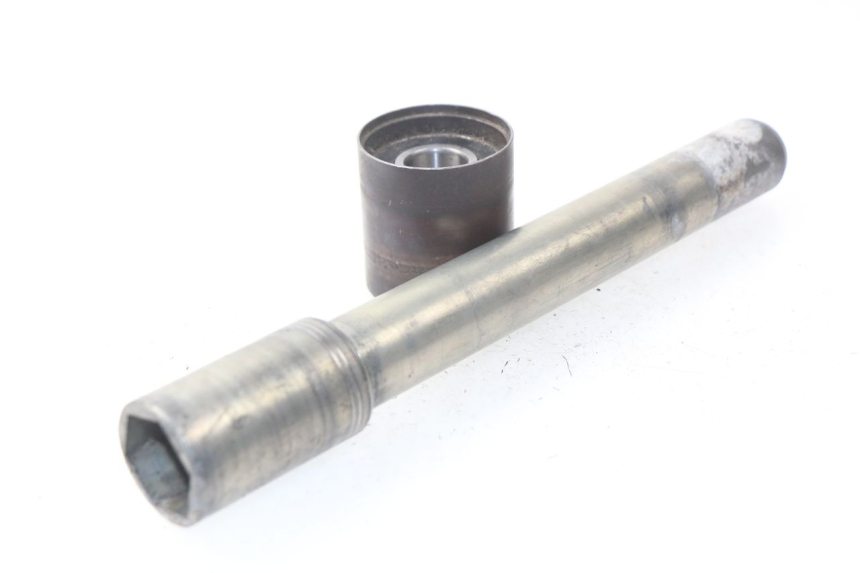 photo de FRONT WHEEL AXLE SUZUKI GSX-R GSXR 600 (2008 - 2010) - Surface and material condition