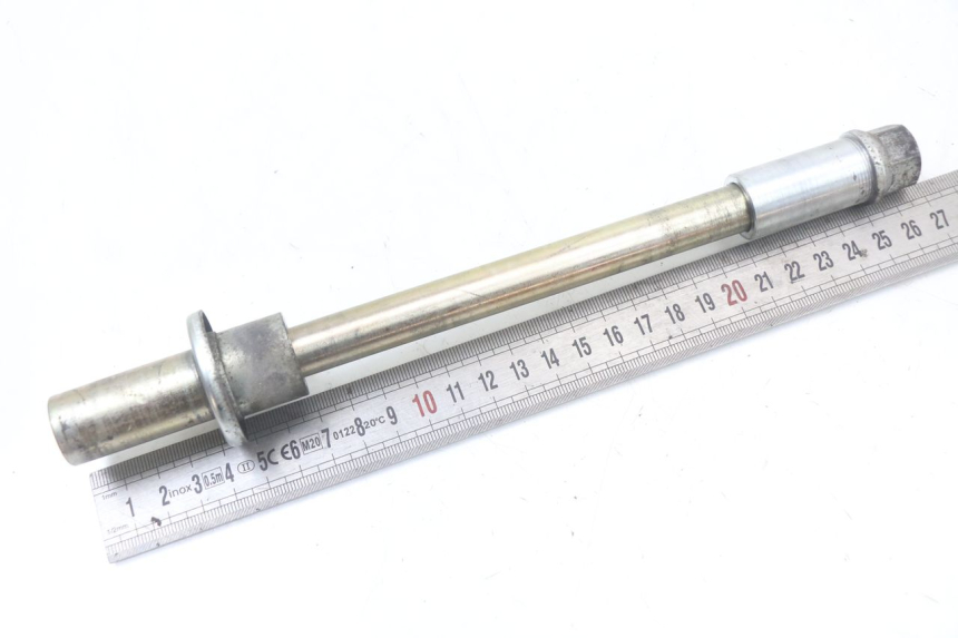 photo de FRONT WHEEL AXLE HYOSUNG GTR 125 (2006 - 2008) - Component detail