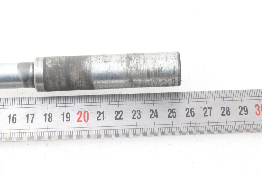 photo de FRONT WHEEL AXLE SYM GTS EFI ABS 125 (2012 - 2016) - Component detail