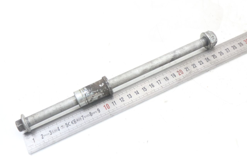 photo de FRONT WHEEL AXLE HONDA NES AROBASE 125 (2000 - 2003) - Zoom on usage condition