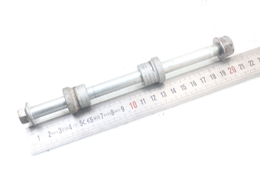 photo de FRONT WHEEL AXLE HONDA PCX (JF28) 125 (2009 - 2011) - Zoom on usage condition