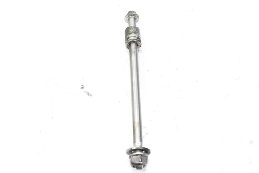 photo de FRONT WHEEL AXLE SYM HUSKY 125 (1999 - 2005) - Alternative perspective