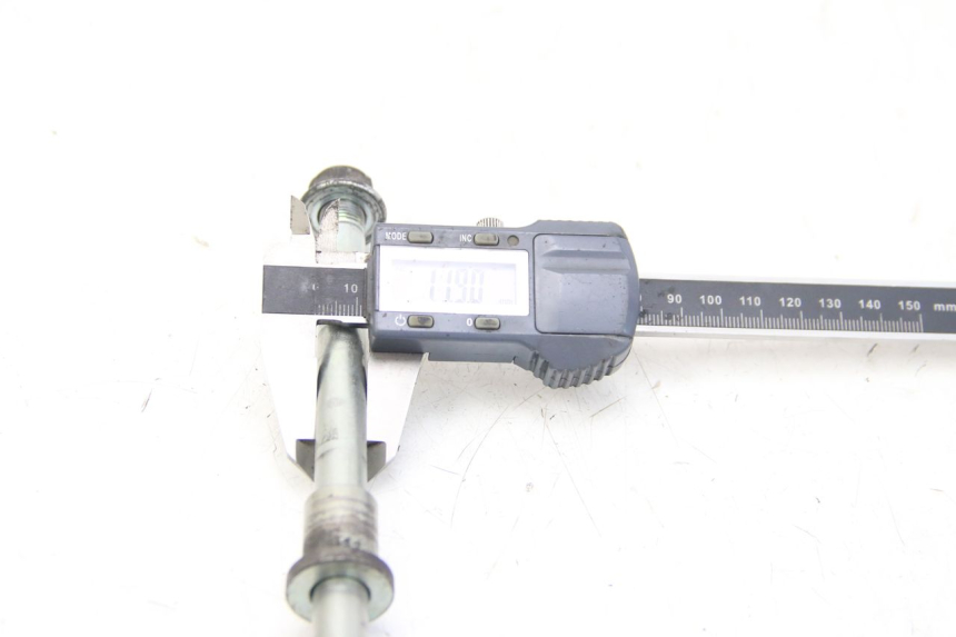 photo de FRONT WHEEL AXLE YAMAHA HW XENTER 125 (2011 - 2017) - Component detail