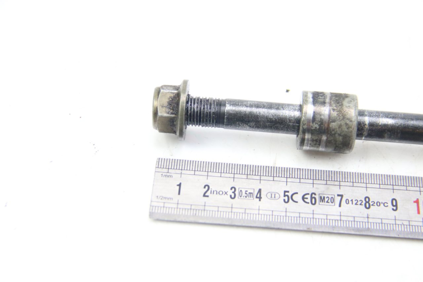 photo de FRONT WHEEL AXLE REVATTO IMPERATOR 125 (2007 - 2015) - Zoom on usage condition