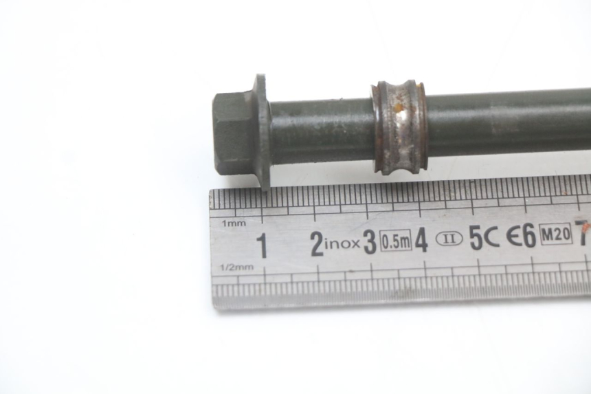 photo de FRONT WHEEL AXLE SYM JET 14 4T 50 (2018 - 2022) - Zoom on usage condition