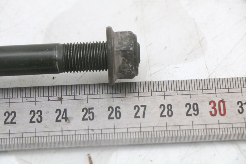 photo de FRONT WHEEL AXLE SYM JET 14 4T 50 (2018 - 2022) - Zoom on usage condition