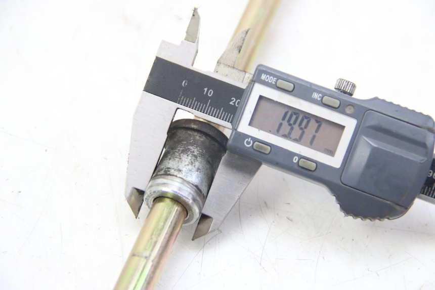 photo de FRONT WHEEL AXLE SYM JET EURO X 2T 50 (2003 - 2007) - Zoom on usage condition