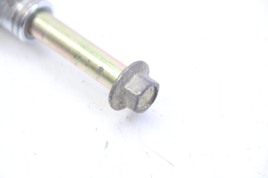 photo de FRONT WHEEL AXLE SYM JET EURO X 2T 50 (2003 - 2007) - Zoom on usage condition