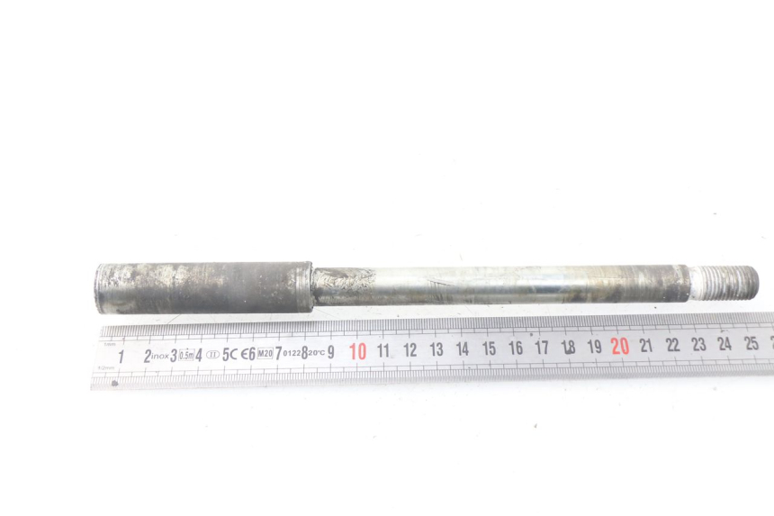 photo de FRONT WHEEL AXLE SYM JOYMAX 250 (2013 - 2017) - Zoom on usage condition