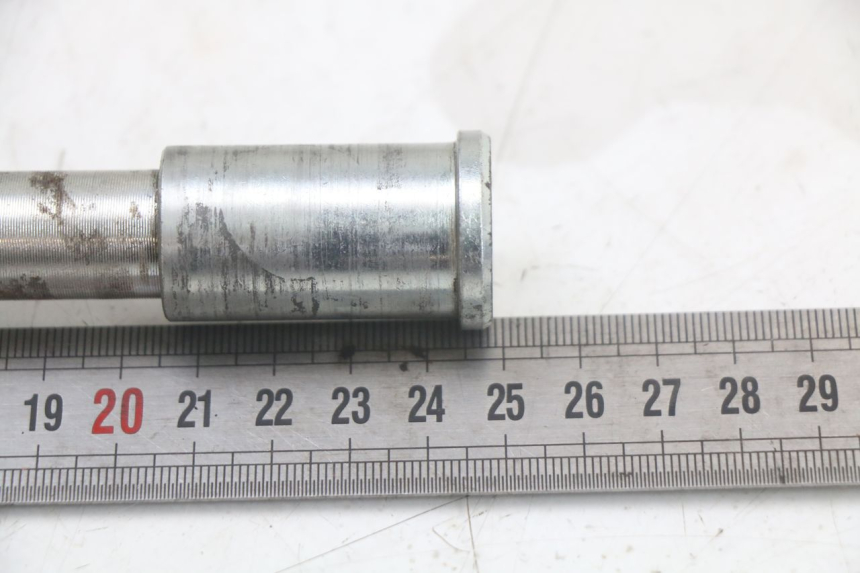 photo de FRONT WHEEL AXLE KAWASAKI GTR 1000 (1994 - 2004) - Zoom on usage condition