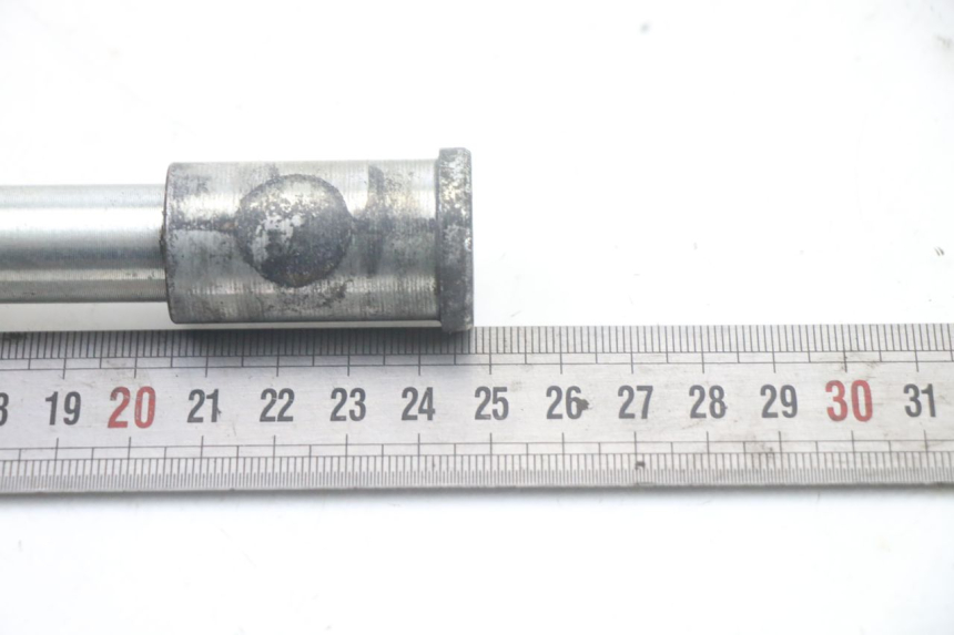 photo de FRONT WHEEL AXLE KAWASAKI ZR7 ZR-7 S 750 (1999 - 2004) - Zoom on usage condition