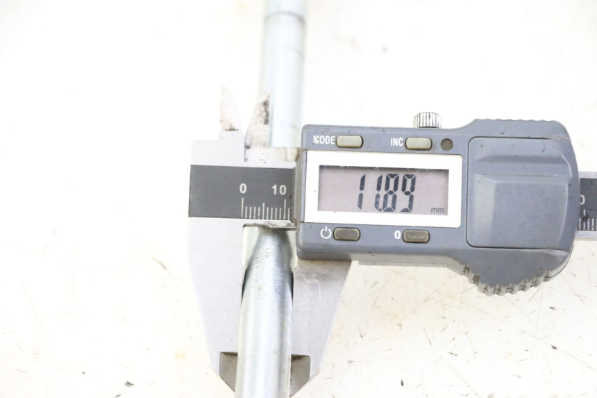 photo de FRONT WHEEL AXLE KIDEN KD125-G 125 (2018 - 2022) - Alternative perspective