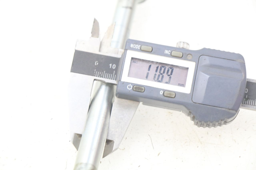 photo de FRONT WHEEL AXLE PEUGEOT KISBEE 2T 50 (2010 - 2017) - Component detail