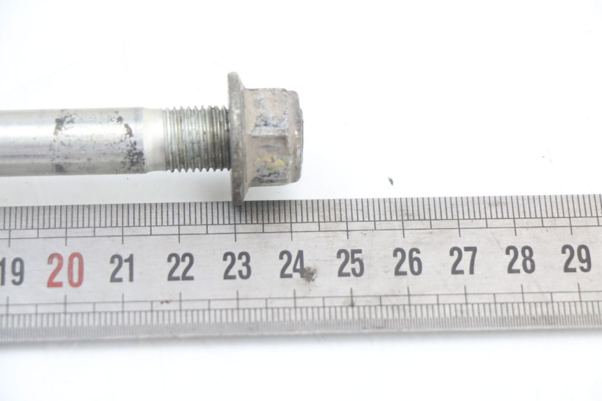photo de FRONT WHEEL AXLE PEUGEOT KISBEE 4T 50 (2018 - 2022) - Zoom on usage condition