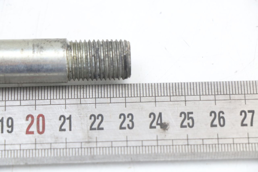 photo de FRONT WHEEL AXLE RENAULT KOURANOS 125 (2001 - 2004) - Alternative perspective