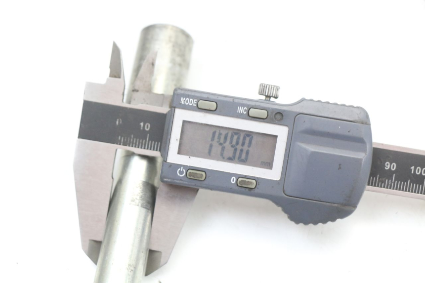 photo de FRONT WHEEL AXLE RENAULT KOURANOS 125 (2001 - 2004) - Product overview