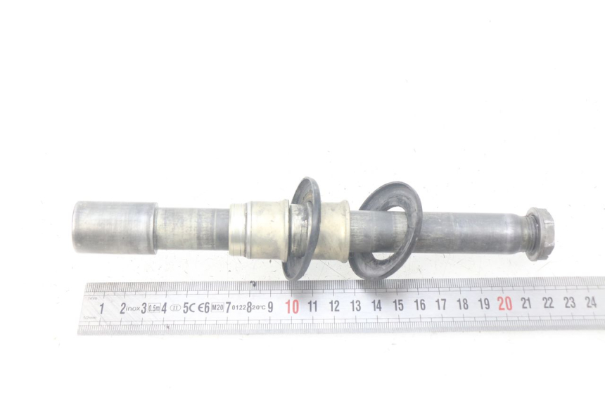 photo de FRONT WHEEL AXLE KAWASAKI KX F KXF 450 (2012 - 2015) - Zoom on usage condition