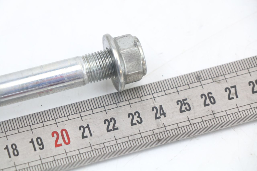 photo de FRONT WHEEL AXLE KAWASAKI KX L 85 (2022 - 2024) - Zoom on usage condition