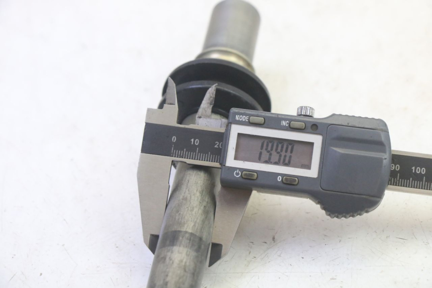 photo de FRONT WHEEL AXLE KAWASAKI KXF KX-F 250 (2017 - 2019) - Product overview