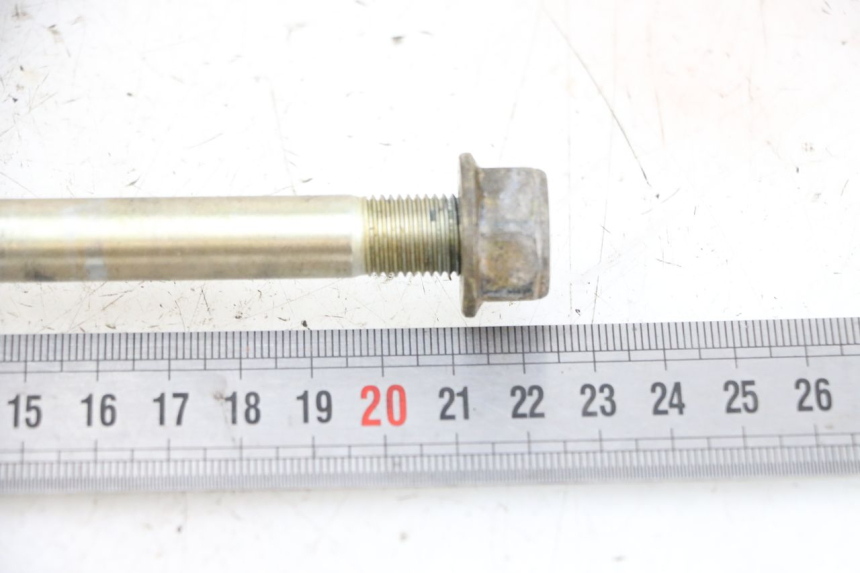 photo de FRONT WHEEL AXLE KYMCO STRYKER OFF ROAD 125 (1999 - 2005) - Zoom on usage condition