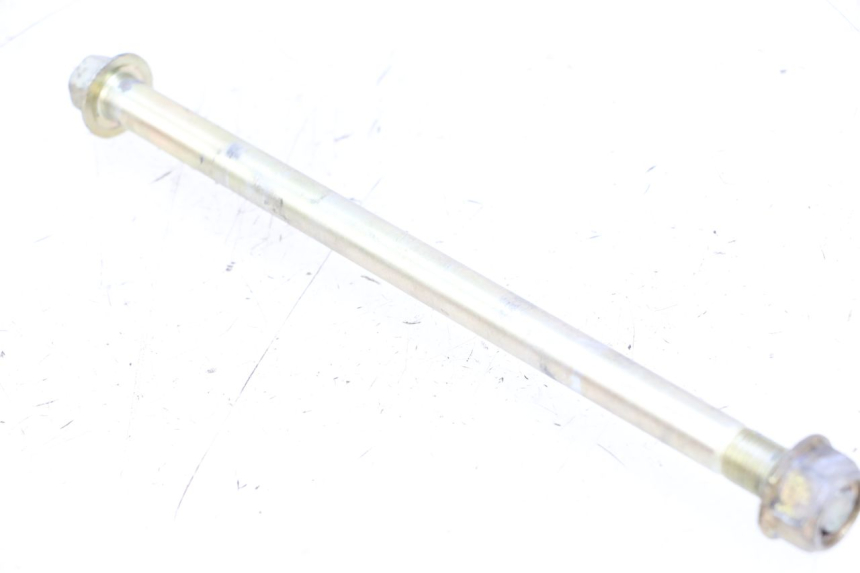 photo de FRONT WHEEL AXLE KYMCO STRYKER OFF ROAD 125 (1999 - 2005) - Technical close-up