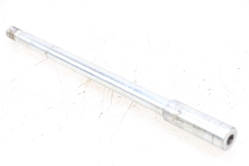 photo de FRONT WHEEL AXLE KYMCO X-TOWN XTOWN 125 (2016 - 2021) - Main view