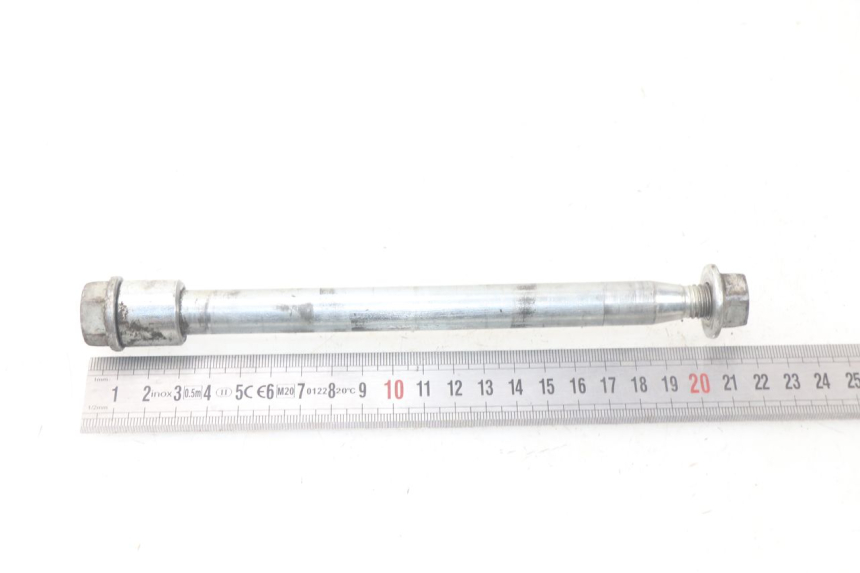 photo de FRONT WHEEL AXLE PIAGGIO LIBERTY 4T 50 (2009 - 2015) - Zoom on usage condition