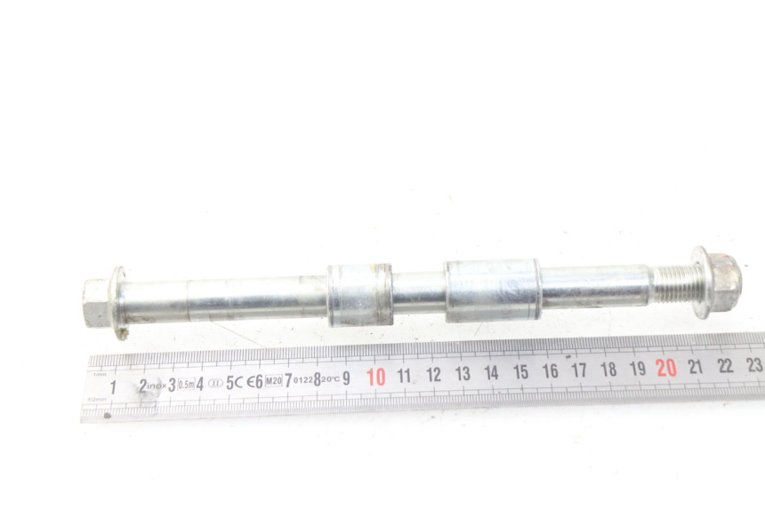 photo de FRONT WHEEL AXLE YCF LITE F 125 - Zoom on usage condition