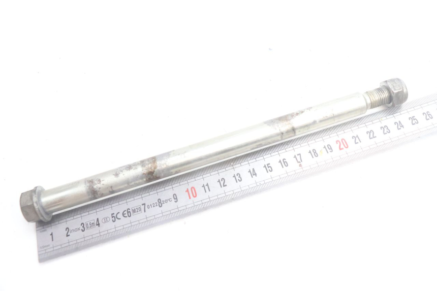 photo de FRONT WHEEL AXLE PEUGEOT LUDIX BLASTER 50 (2006 - 2014) - Zoom on usage condition