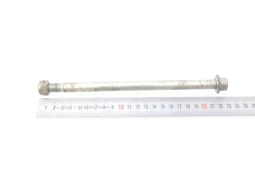 photo de FRONT WHEEL AXLE PEUGEOT LUDIX 50 (2005 - 2007) - Zoom on usage condition