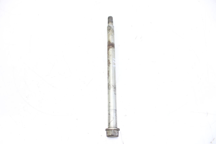 photo de FRONT WHEEL AXLE PEUGEOT LUDIX 50 (2008 - 2017) - Zoom on usage condition