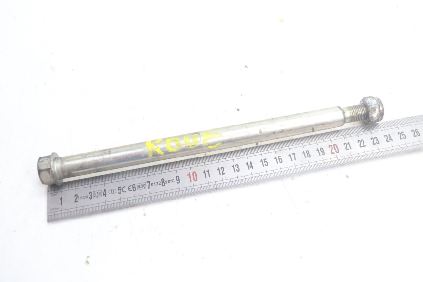 photo de FRONT WHEEL AXLE PEUGEOT LUDIX PRO 2T 50 (2010 - 2017) - Zoom on usage condition