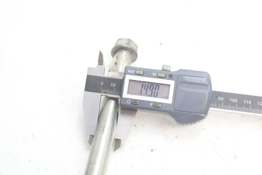 photo de FRONT WHEEL AXLE PEUGEOT LUDIX PRO 2T 50 (2010 - 2017) - Technical close-up