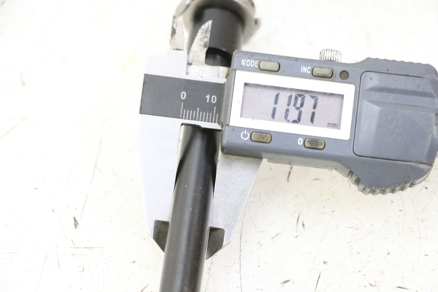 photo de FRONT WHEEL AXLE DUALTRON MINI SPECIAL 1 - Alternative perspective