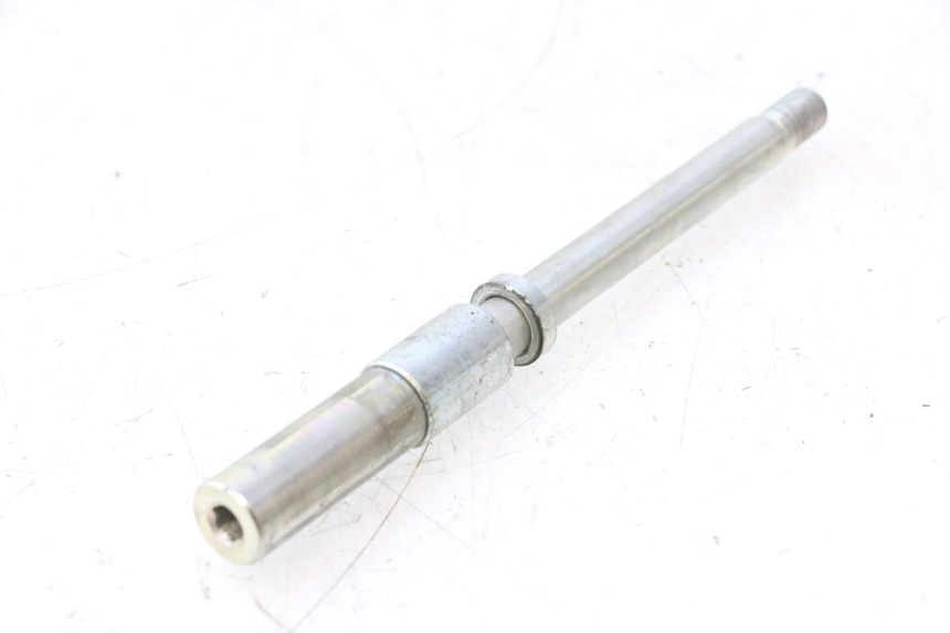 photo de FRONT WHEEL AXLE RIEJU MRT PRO SUPERMOTARD 50 (2007 - 2018) - Component detail