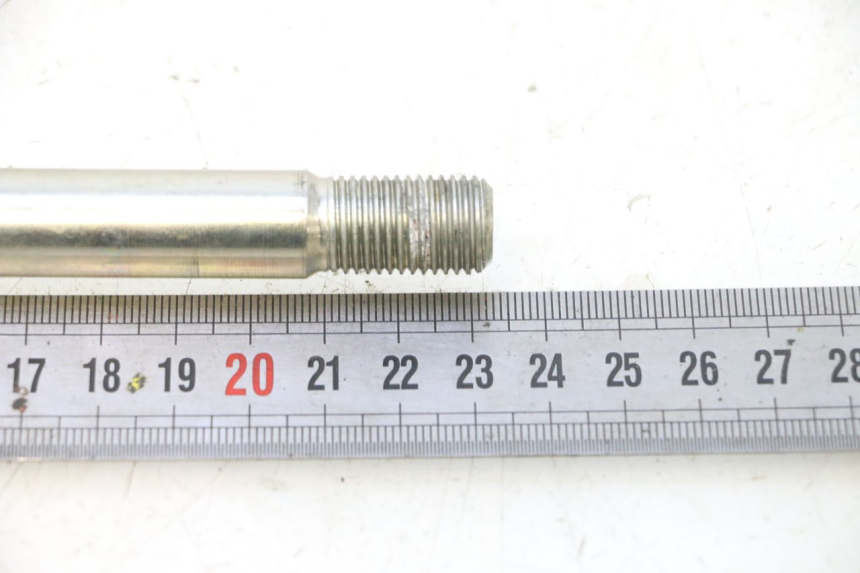 photo de FRONT WHEEL AXLE RIEJU MRT PRO SUPERMOTARD 50 (2007 - 2018) - Alternative perspective