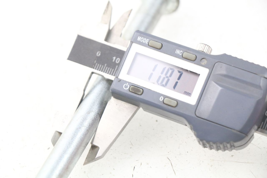 photo de FRONT WHEEL AXLE YAMASAKI MSX 50 (2013 - 2022) - Component detail