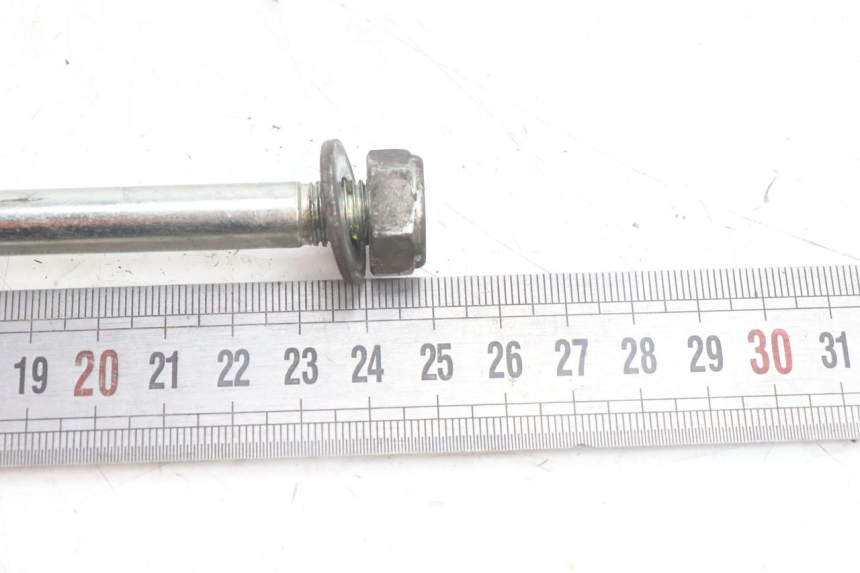 photo de FRONT WHEEL AXLE YAMAHA N-MAX NMAX 125 (2021 - 2024) - Alternative perspective