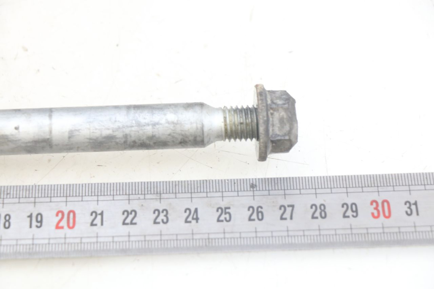 photo de FRONT WHEEL AXLE PIAGGIO NEW TYPHOON 50 (2010 - 2017) - Zoom on usage condition