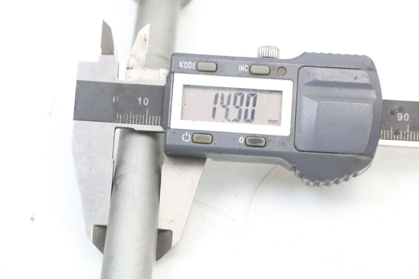 photo de FRONT WHEEL AXLE PIAGGIO NEW TYPHOON 50 (2018 - 2021) - Technical close-up