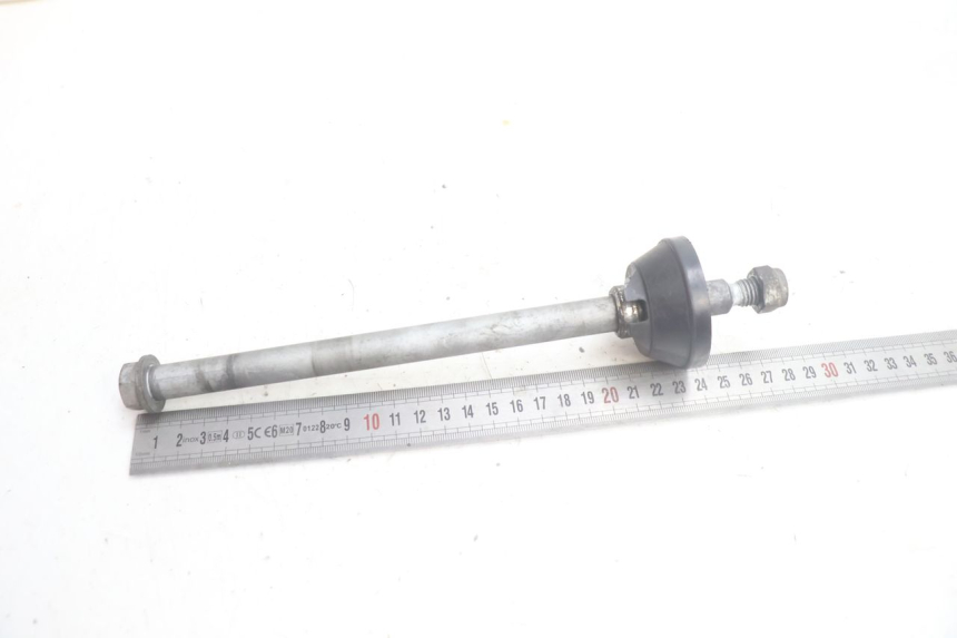 photo de FRONT WHEEL AXLE PIAGGIO NEW TYPHOON 50 (2018 - 2021) - Zoom on usage condition
