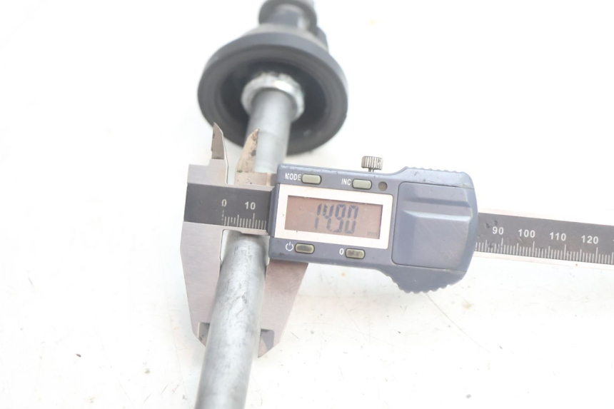 photo de FRONT WHEEL AXLE PIAGGIO NEW TYPHOON 50 (2018 - 2021) - Technical close-up
