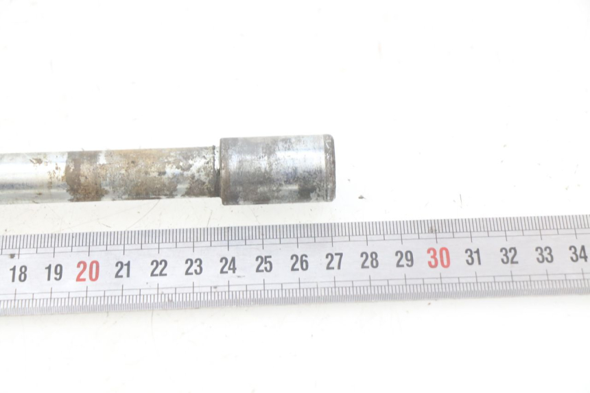 photo de FRONT WHEEL AXLE GILERA NEXUS 125 (2009 - 2013) - Zoom on usage condition