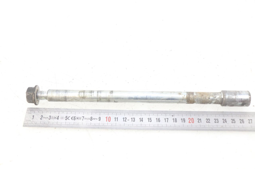 photo de FRONT WHEEL AXLE GILERA NEXUS 125 (2009 - 2013) - Alternative perspective