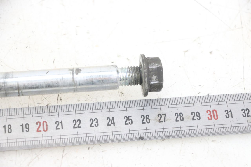 photo de FRONT WHEEL AXLE GILERA NEXUS 125 (2009 - 2013) - Zoom on usage condition