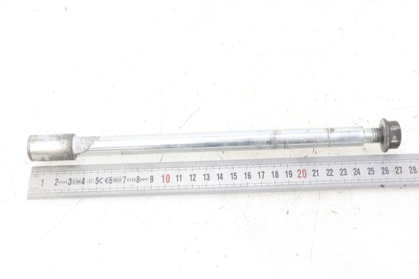 photo de FRONT WHEEL AXLE GILERA NEXUS 125 (2009 - 2013) - Alternative perspective