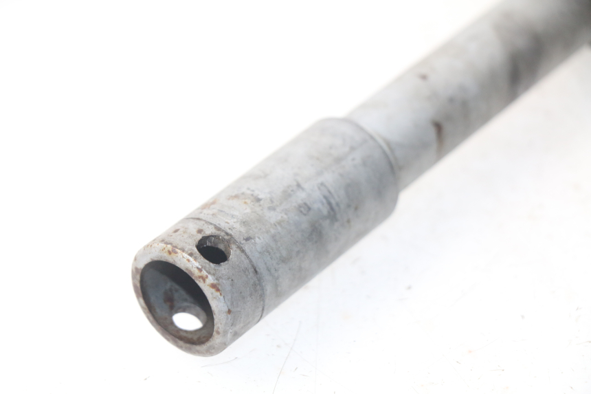 photo de FRONT WHEEL AXLE HONDA NSS EX FORZA 250 (2005 - 2013) - Alternative perspective