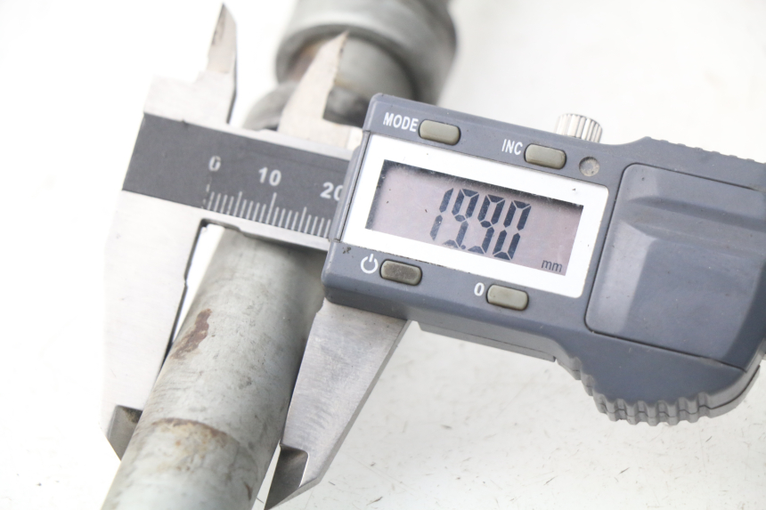 photo de FRONT WHEEL AXLE HONDA NSS EX FORZA 250 (2005 - 2013) - Product overview