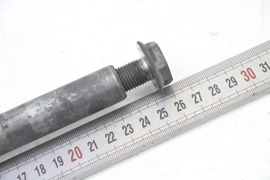 photo de FRONT WHEEL AXLE HONDA NTV DEAUVILLE ABS 700 (2007 - 2016) - Alternative perspective